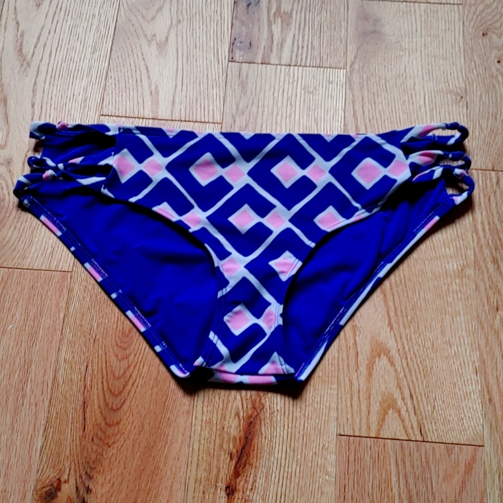 Aerie. Woman's bikini bottom. Medium.